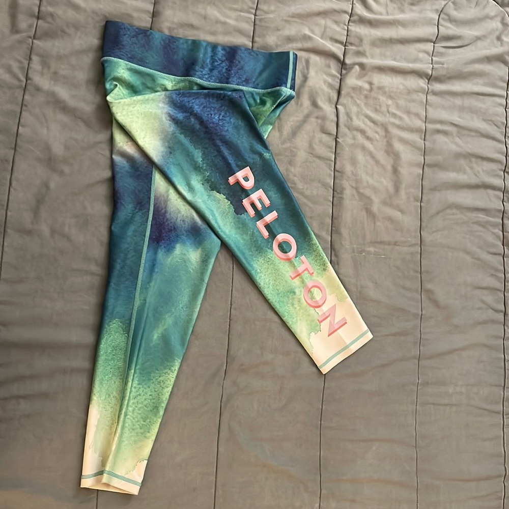 Calf length Terez x Peloton leggings